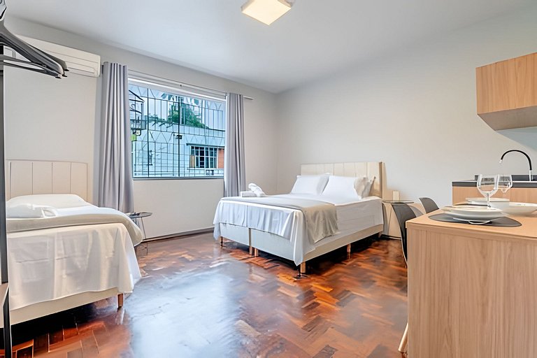 Fique a 600m da Vila Germânica | WIFI | 3H | Vaga