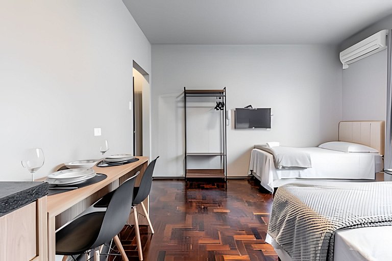 Fique a 600m da Vila Germânica | WIFI | 3H | Vaga