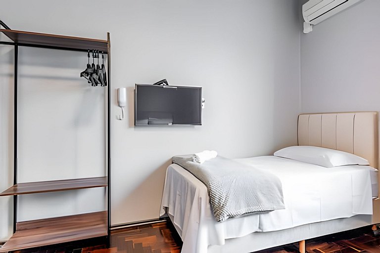 Fique a 600m da Vila Germânica | WIFI | 3H | Vaga