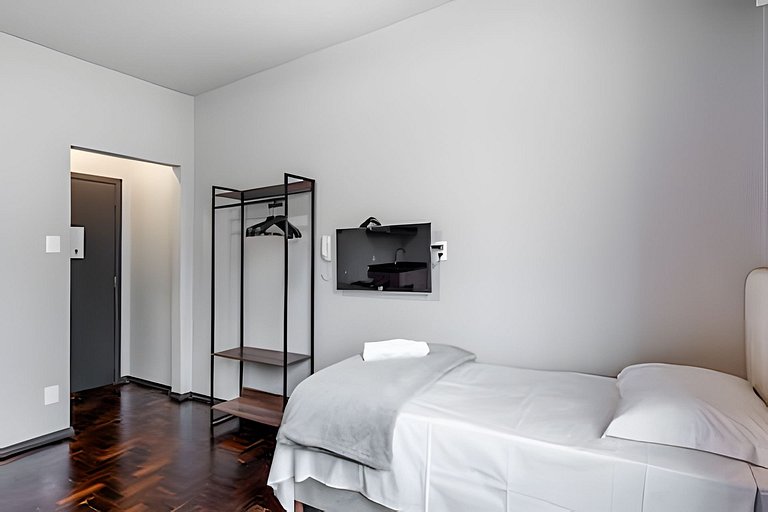 Fique a 600m da Vila Germânica | WIFI | 3H | Vaga