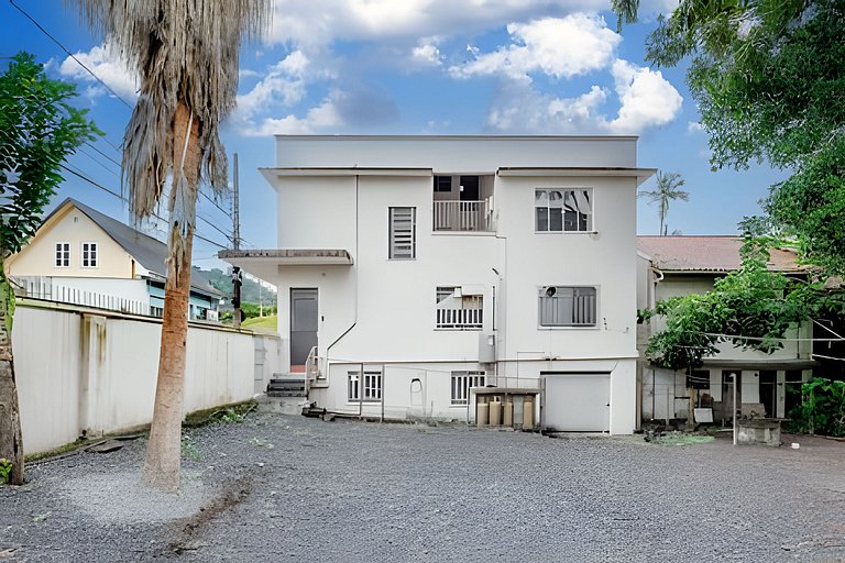 Fique a 600m da Vila Germânica | WIFI | 3H | Vaga