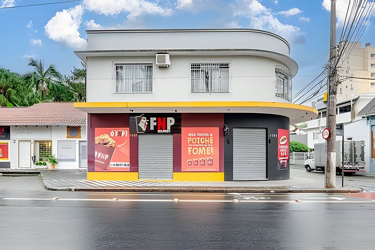 Fique a 600m da Vila Germânica | WIFI | 3H | Vaga