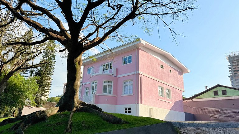 Suíte moderna e confortável em Pousada