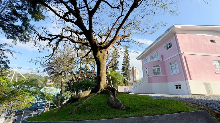 Suíte completa em Pousada - 100m Vila Germânica