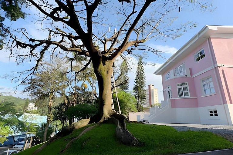 Suíte completa em Pousada - 100m Vila Germânica