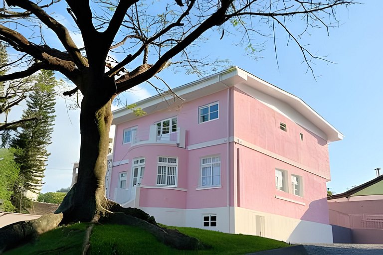 Suíte moderna e confortável em Pousada
