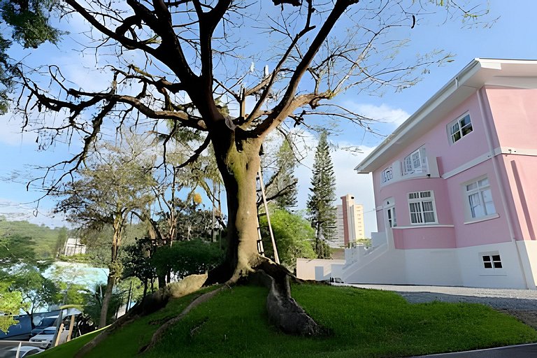 Suíte moderna e confortável em Pousada