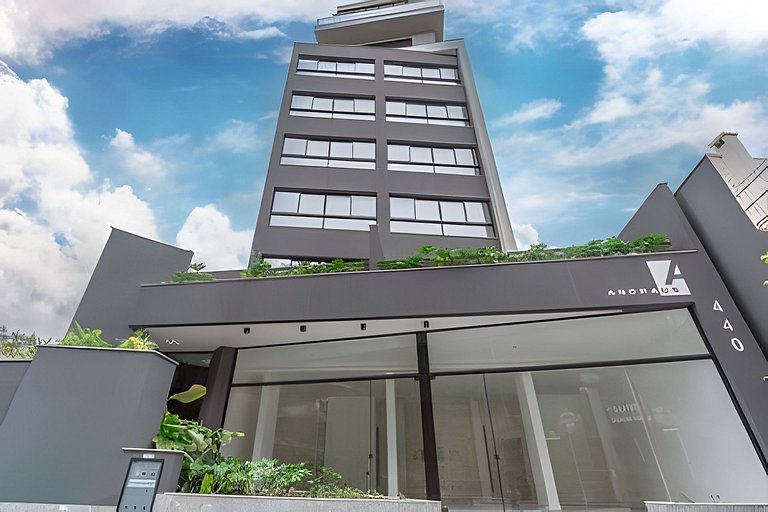 Modernidade no centro de Blumenau com vaga e wifi