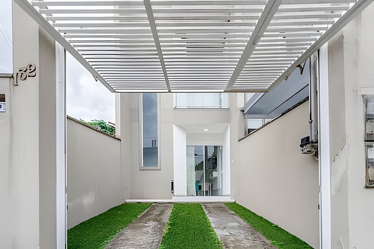 Sobrado com 2 quartos | a 1,4km da Vila Germânica