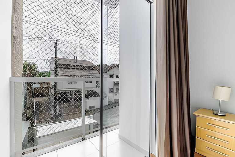 Sobrado com 2 quartos | a 1,4km da Vila Germânica
