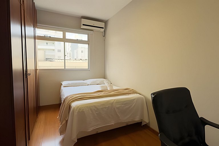 AP 2 quartos | Completo com vaga, A/C e WIFI